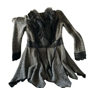 Sweet and pretty beautiful ladies Coat . Has some fur on the V neck